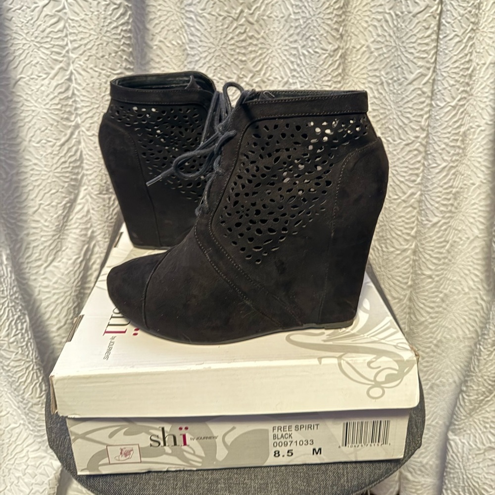 Shi By Journeys Free Spirit Wedge Bootie